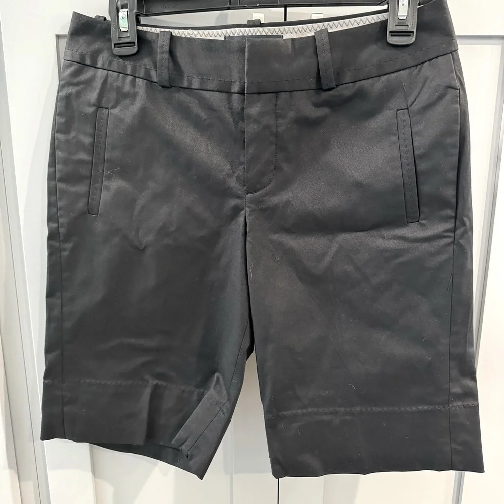 Banana Republic NWOT Black Martin Fit Bermuda‎ Shorts size 4